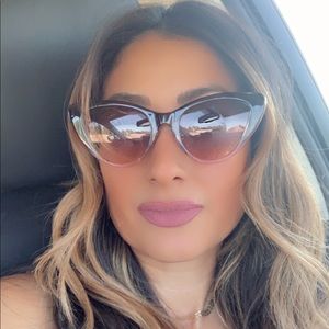 Meet your Posher, Crystal